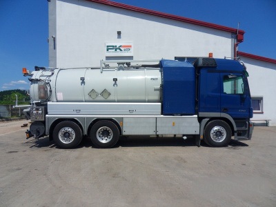 Pojazd asniezacyjny z mała pompą wodną Typ:MB2546
Rok produkcji: 2003
Zabudowa: FFG Flensburg