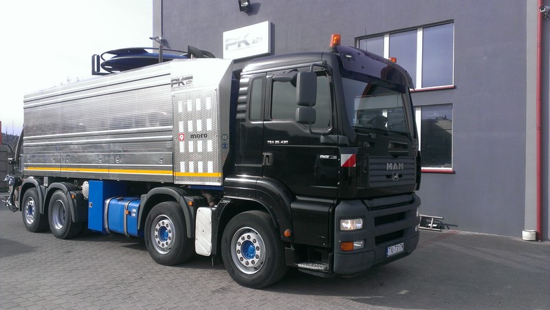 Pojazd asniezacyjny z mała pompą wodną
Typ:MAN TGA 35.430
Rok produkcji: 2006
Zabudowa: Moro