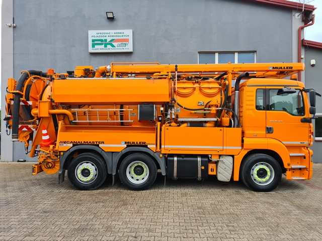 Pojazd z recyklingiem
Typ: MAN TGA 26.410
Rok produkcji: 2004
Zabudowa: Muller Umwelttechnik