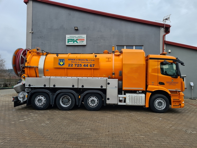 Pojazd asenizacyjny z mała pompą wodną Typ:MB Antos 3643
Rok produkcji: 2018
Zabudowa: FFG Umwelttechnik