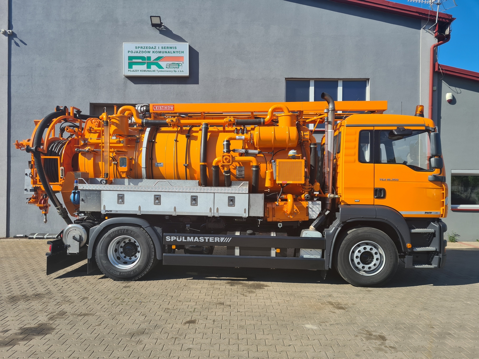 Pojazd dwu-funkcyjny typu kombi
Typ: MAN TGA 18-350
Rok produkcji: 2007
Zabudowa: Leistikow