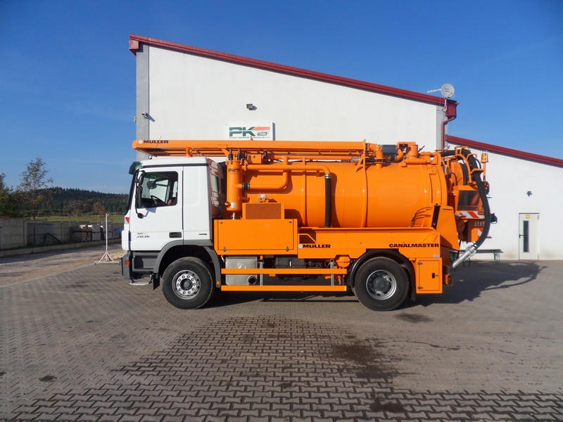 Pojazd dwu-funkcyjny typu kombi
Typ: Mercedes-Benz 2036
Rok produkcji: 2010
Zabudowa: Muller