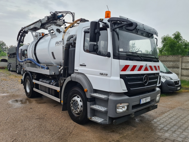 Pojazd asenizacyjny z mała pompą wodną Typ:MB Axor 1829
Rok produkcji: 2008
Zabudowa: FFG Umwelttechnik