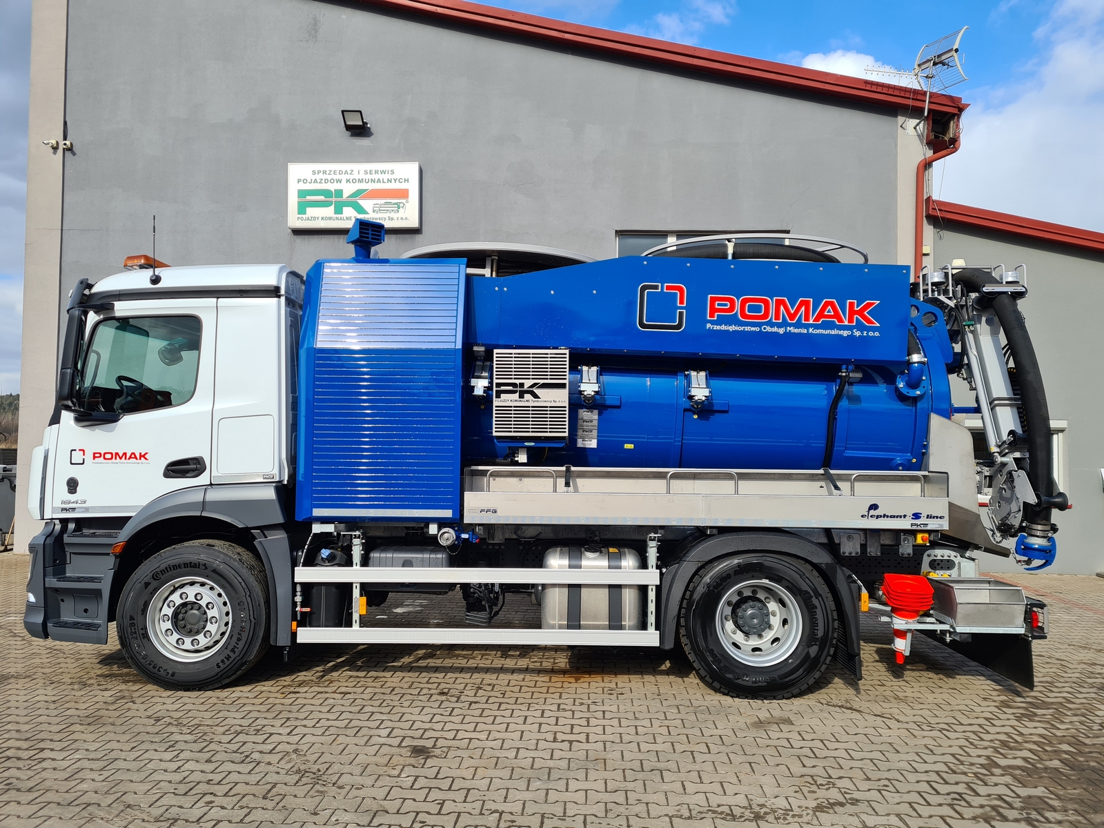 Pojazd dwu-funkcyjny typu Kombi
Typ:Mercedes-Benz Actros 1843
Rok produkcji: 2020(nowy)
Zabudowa: FFG Flensburg