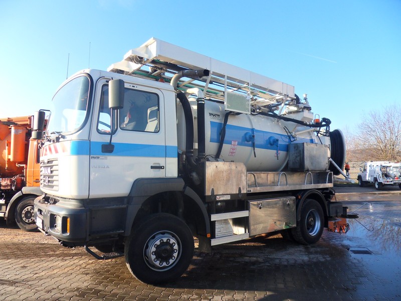 Pojazd dwu-funkcyjny typu Kombi
Typ: MAN 19-314 4x4
Rok produkcji: 2002
Zabudowa: Kroll