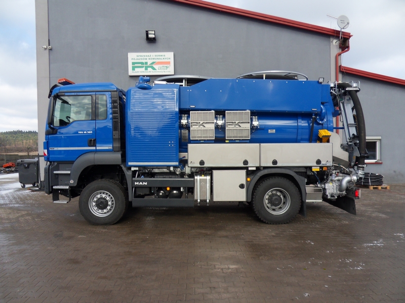 Pojazd dwu-funkcyjny typu Kombi
Typ:MAN TGS 18.360 4x4
Rok produkcji: 2017(nowy)
Zabudowa: FFG Flensburg