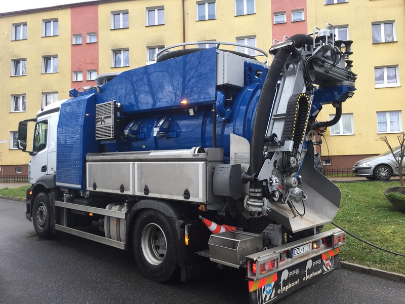 Pojazd dwu-funkcyjny typu Kombi
Typ:Mercedes-Benz Antos 1843
Rok produkcji: 2017(nowy)
Zabudowa: FFG Flensburg