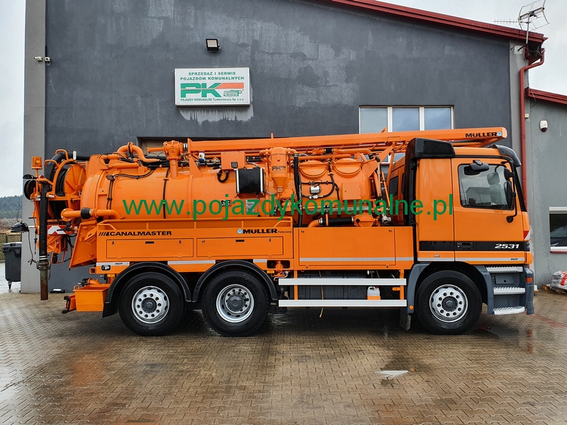 Pojazd z recyklingiem
Typ: Mercedes-Benz Actros 2531
Rok produkcji: 2001
Zabudowa: Muller Umwelttechnik