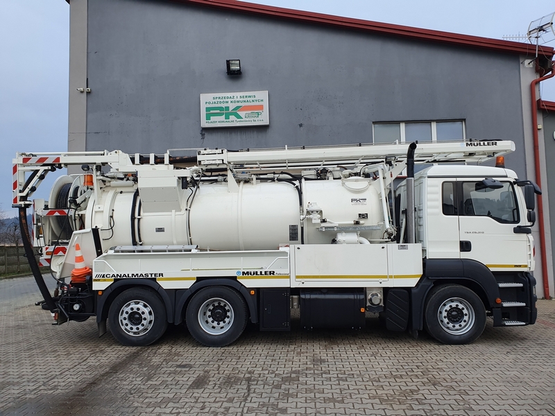 Pojazd dwu-funkcyjny typu Kombi
Typ: MAN TGA 26.310
Rok produkcji: 2005
Zabudowa: Muller Umwelttechnik