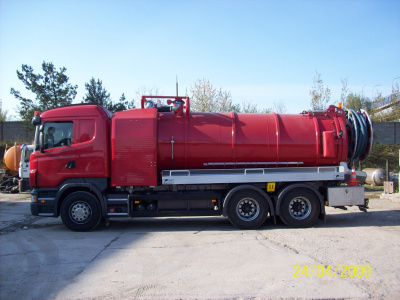 Pojazd asenizacyjny z mała pompą wodną i ADR Typ pojazdu: Scania Rok produkcji: 2009 Zabudowa: FFG.
