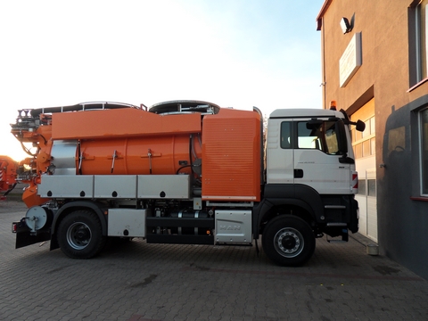 Pojazd z recyklingiem
Typ:MAN TGS 18.440 4x4
Rok produkcji: 2015 (nowy)
Zabudowa: FFG Flensburg